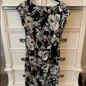 Beautiful maternity dress! A Pea in the Pod